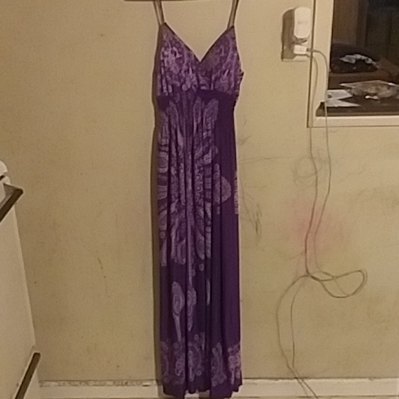 Dress - Picture 1 of 3